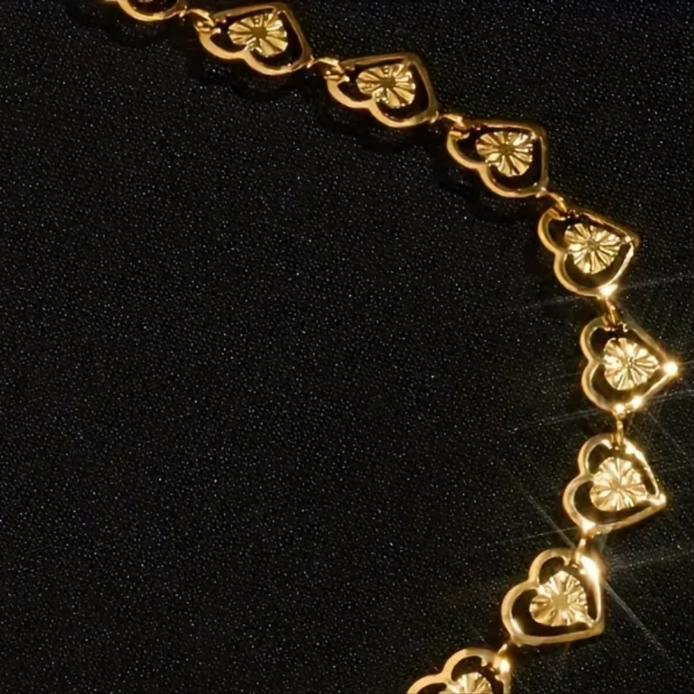 Elegant Stainless Steel Heart Bracelet - Picture 2 of 6